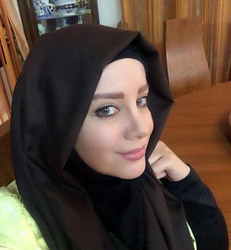 مدگردی به سبک شراره رخام در لس آنجلس | مدل مانتو و بستن شال