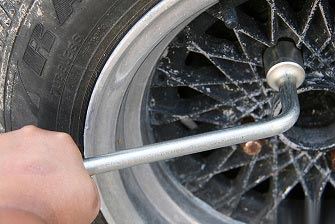 هنگام ترکیدن لاستیک حین رانندگی چکار کنیم/ آموزش کامل