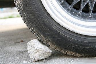 هنگام ترکیدن لاستیک حین رانندگی چکار کنیم/ آموزش کامل