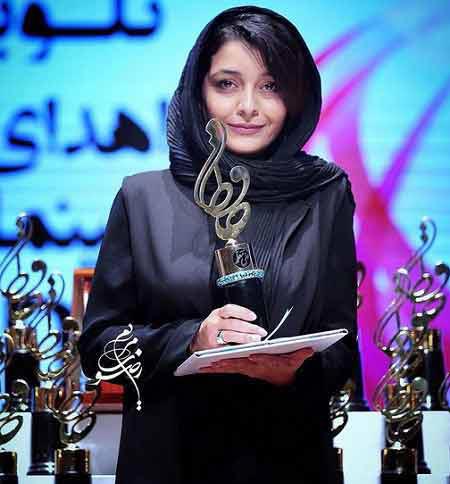 جنس و مدل پالتو ساره بیات جنجالی شد+ حواشی داغ ساره بیات