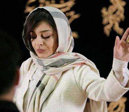 جنس و مدل پالتو ساره بیات جنجالی شد+ حواشی داغ ساره بیات