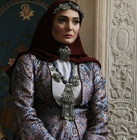 تصاویر داغ و حواشی جنجالی سریال بانوی عمارت
