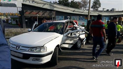 تصاویر تصادف عجیب بی.ام. و 700 میلیونی با پژو پارس