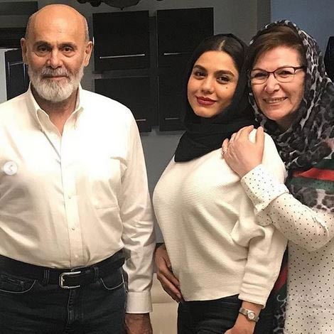 اینستاگرام بازیگران؛ فیگور زشت و بدنمای آزاده زارعی کنار جمشید هاشم پور تا