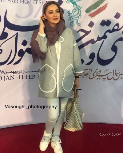 استایل و ژست های بازیگران از مانتو صابر ابر