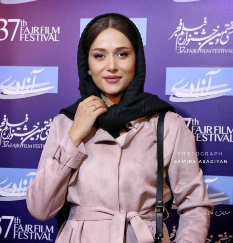 استایل و ژست های بازیگران از مانتو صابر ابر