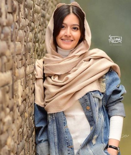 استایل و ژست های بازیگران از مانتو صابر ابر