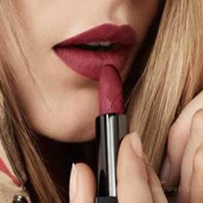 حرفهایی که یک زن با رژ لب قرمز به شما می گوید