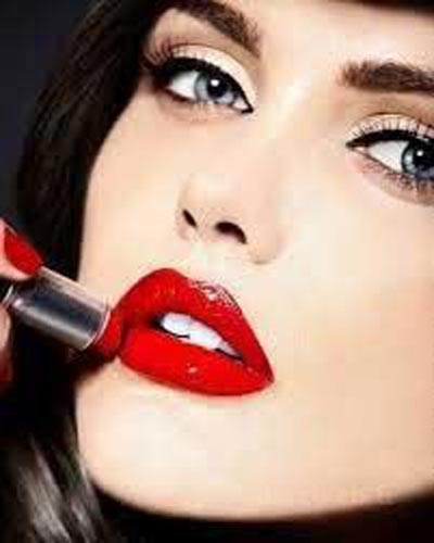 حرفهایی که یک زن با رژ لب قرمز به شما می گوید