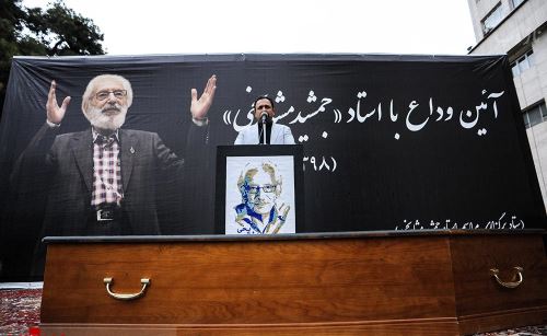 تصاویر غمزده بازیگران در مراسم خاکسپاری جمشید مشایخی