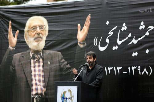 تصاویر غمزده بازیگران در مراسم خاکسپاری جمشید مشایخی