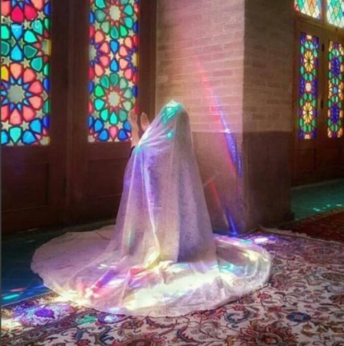 چرا نماز می‌خوانیم؟ فلسفه، فواید و علت چادر و حجاب در نماز