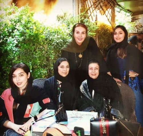 عکس های داغ بازیگران و چهره ها با کپشن های عجیب!