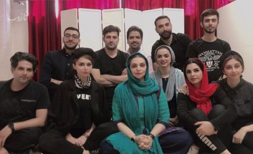 عکس های داغ بازیگران و چهره ها با کپشن های عجیب!