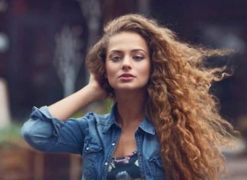 مدل های شیک و با کلاس موهای فر و نکات نگهداری آن