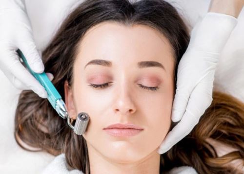 میکرونیدلینگ چیست چه فواید و مضراتی دارد؟ سن مناسب میکرو