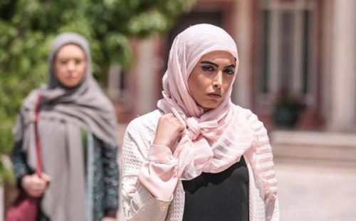 بیوگرافی جدید ساناز طاری و حواشی جنجالی وی با کارگردان مشهور