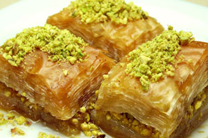 طرز تهیه باقلوا با خمیر یوفکا در 20 دقیقه طرز تهیه باقلوا با خمیر یوفکا در 20 دقیقه