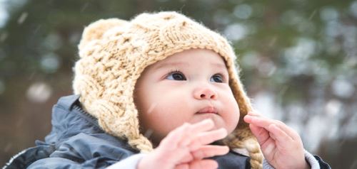 8 مورد از بهترین پوشاکی که می توان برای سیسمونی نوزاد متولد زمستان تهیه کرد