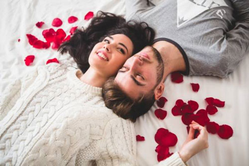 ترفندهای زنانه و دلبرانه برای جذب کردن آقای شوهر