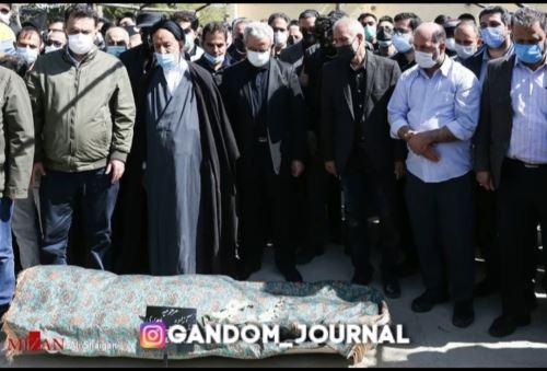 تصاویر خاکسپاری تشییع پیکر مرحومه آزاده نامداری بر دوش مردم