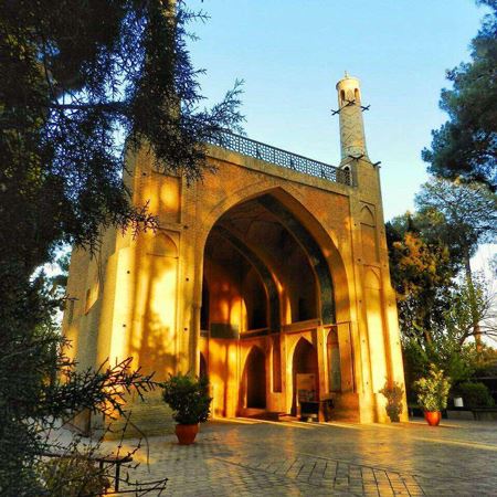 جاذبه های گردشگری شهر اصفهان/ از سی و سه پل تا باغ خزندگان