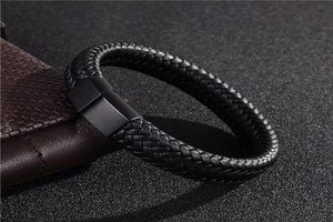 شیک ترین و جدیدترین مدل دستبندهای چرمی مردانه