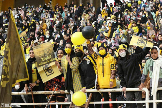 عکس های حضور دختران و بانوان سپاهانی در ورزشگاه بزرگ نقش جهان اصفهان