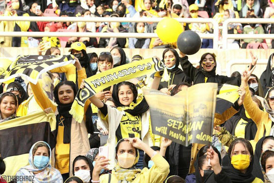 عکس های حضور دختران و بانوان سپاهانی در ورزشگاه بزرگ نقش جهان اصفهان