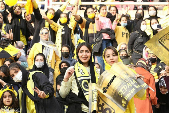 عکس های حضور دختران و بانوان سپاهانی در ورزشگاه بزرگ نقش جهان اصفهان