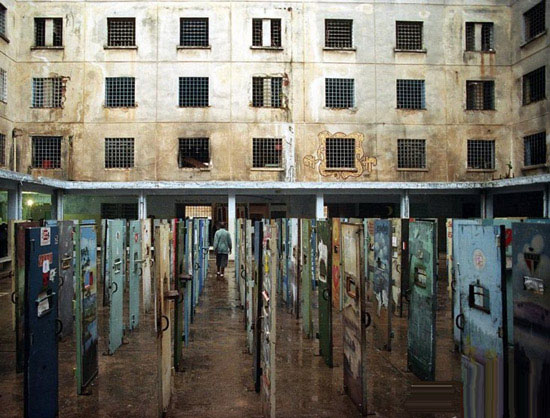 نگاهی به زندان های مخوف با شکنجه های ترسناک در جهان + تصاویر