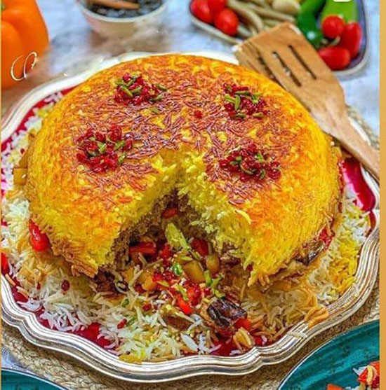طرز تهیه رنگین پلو با مرغ و مغزها؛ غذایی خاص برای ناهار مهمانی