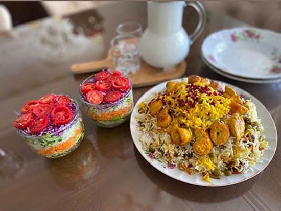 طرز تهیه رنگین پلو با مرغ و مغزها؛ غذایی خاص برای ناهار مهمانی