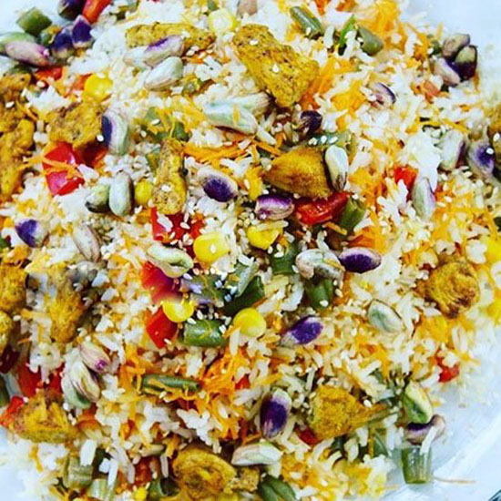 طرز تهیه رنگین پلو با مرغ و مغزها؛ غذایی خاص برای ناهار مهمانی