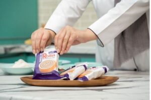 کیک نظری، دنیای کیک و شیرینی را دگرگون کرد کیک نظری، دنیای کیک و شیرینی را دگرگون کرد