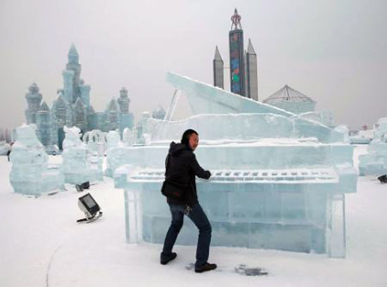 گزارش تصویری سازه‌های یخی زیبا و شگفت‌ انگیز در فستیوال بین‌المللی یخ و برف