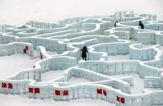 گزارش تصویری سازه‌های یخی زیبا و شگفت‌ انگیز در فستیوال بین‌المللی یخ و برف