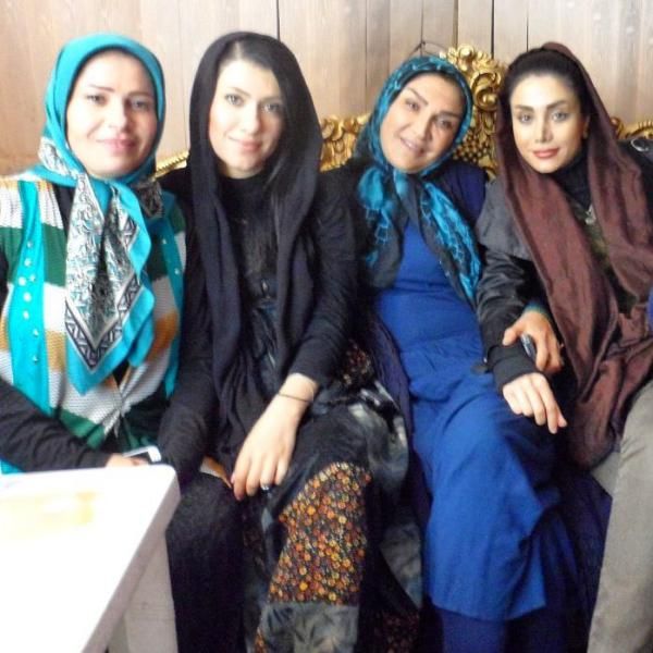 عکس های خاطره انگیز بازیگران سریال مروارید سرخ+ خلاصه داستان مروارید سرخ