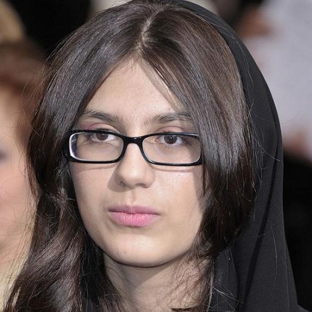 بیوگرافی سارینا فرهادی و تیپ و استایل های مورد بحث!