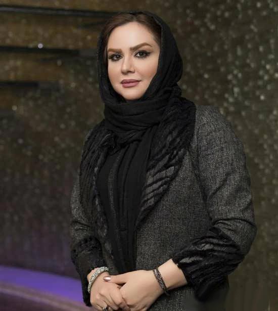 25 عکس و سلفی جنجالی از تیپ و استایل نیلوفر امینی فر مجری