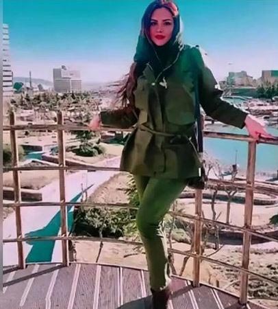 25 عکس و سلفی جنجالی از تیپ و استایل نیلوفر امینی فر مجری