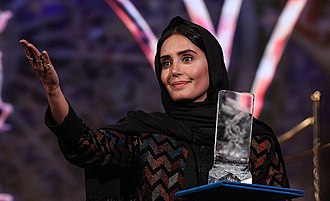 بیوگرافی بازیگران فیلم بی بدن و فریادهای شاکردوست در جشنواره