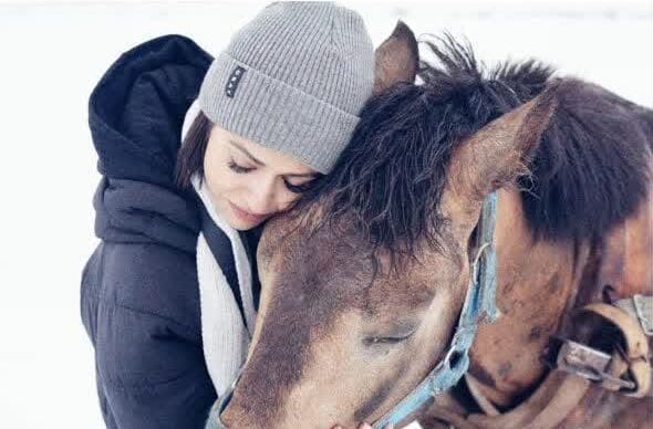 بیوگرافی سوگل خلیق، بازیگر ترنس با سلفی و مدل لباس های خاص