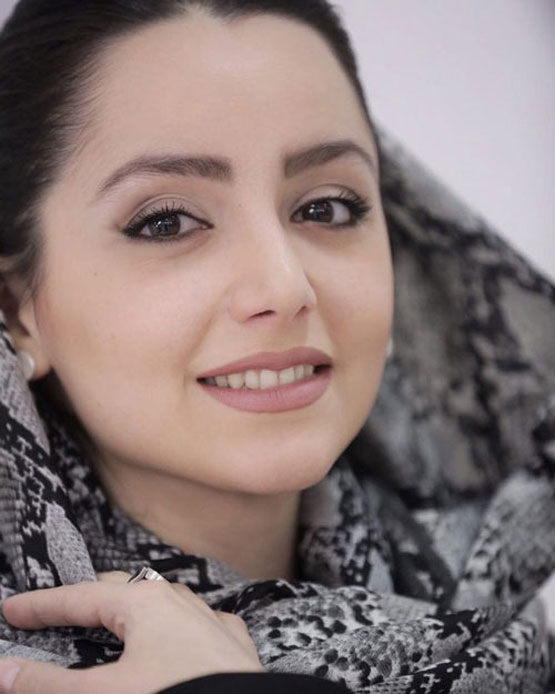 گالری عکس استایل‌های جذاب و استریت استایل نازنین بیاتی