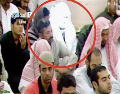 وجود مردی نورانی در مسجد!!! (تصویر)