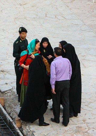 تصاویر لحظه دستگیر شدن خانم بازیگر در برج میلاد!