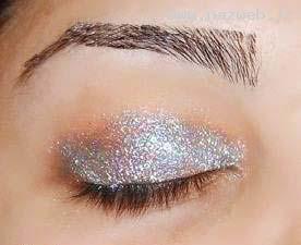 آموزش تصویری آرایش چشم هایی نقره ای