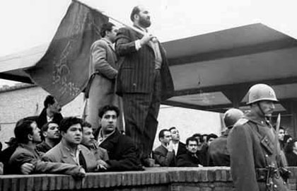مسئولی که دست بوس شعبان بی مخ است!/ تصاویر مسئولی که دست بوس شعبان بی مخ است!/ تصاویر