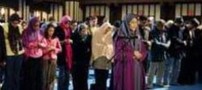 خواندن نماز جماعت به امامت یک زن!! عکس