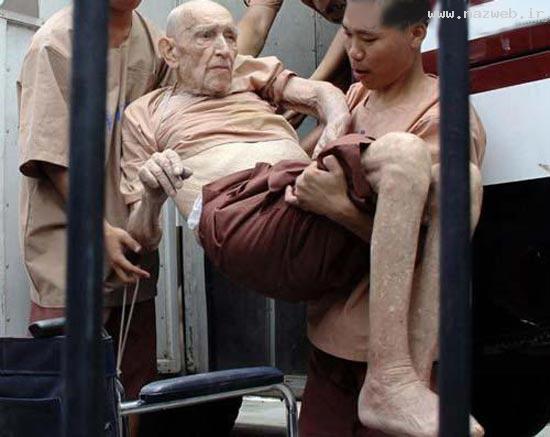 تجاوز به 4 خواهر در لحظه 90 از عمر این پیرمرد!! عکس